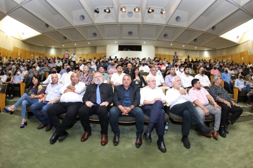 Sasia reunió a 5 ministros nacionales y a la cúpula de la CGT en su reasunción como titular de la Unión Ferroviaria