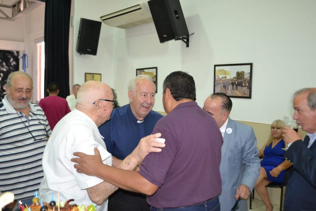 El titular de la pastoral Social Padre Carlos Acaputo en el brindis de fin de año de las 62 Organizaciones