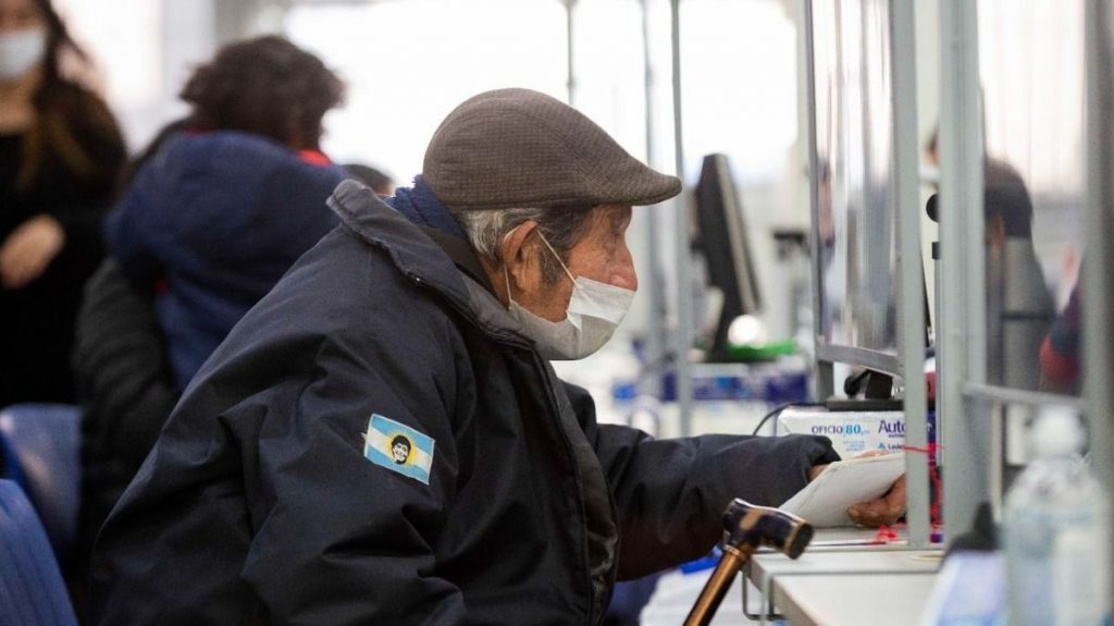 El Gobierno bonaerense otorga un bono de fin de año de 8.000 pesos a sectores vulnerables
