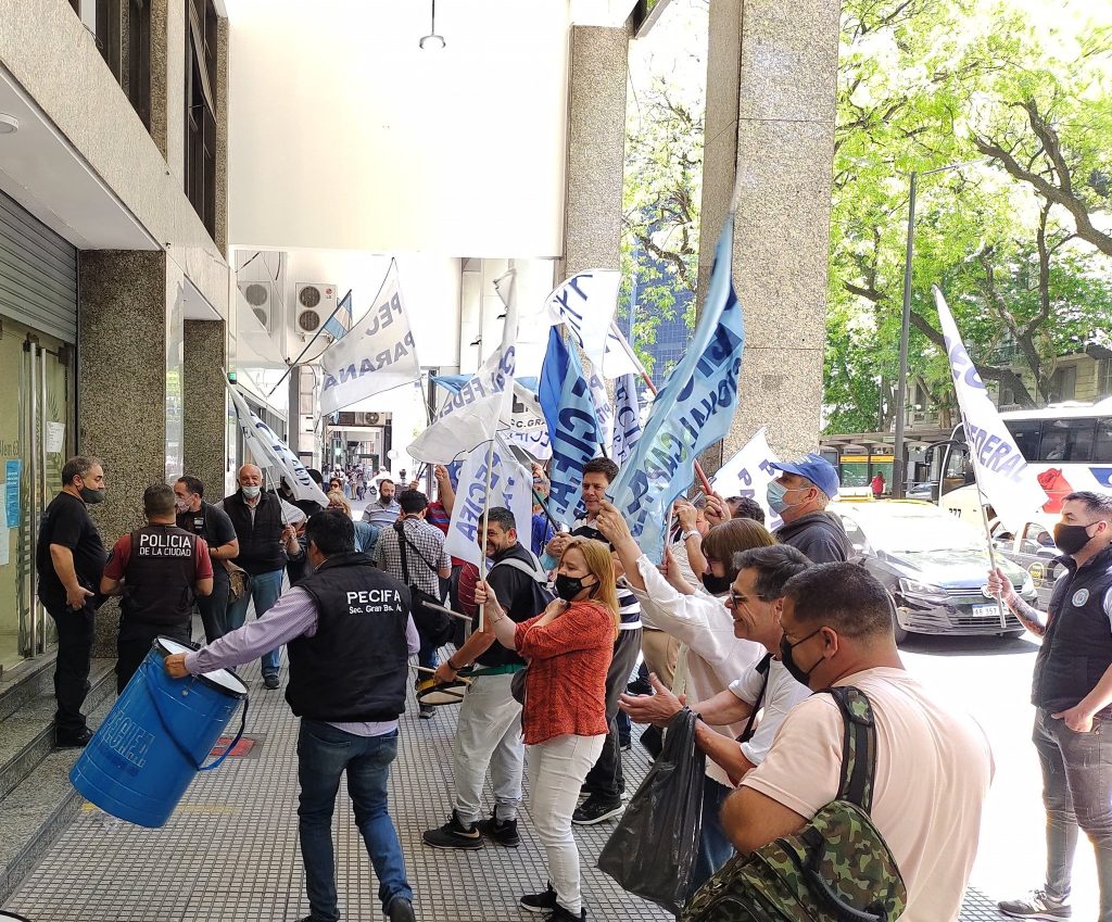 Trabajadores civiles de las fuerzas armadas van a la Justicia para que Trabajo convoque a elecciones y frene el "vaciamiento" de su gremio