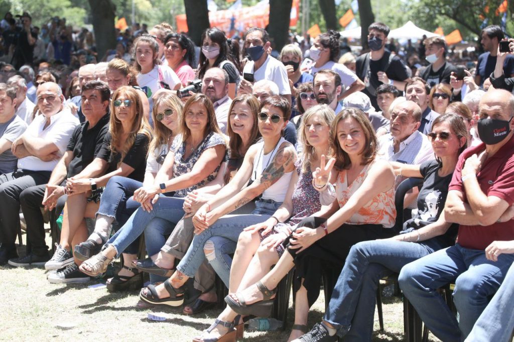 El acto de asunción de Máximo en el PJ Bonaerense