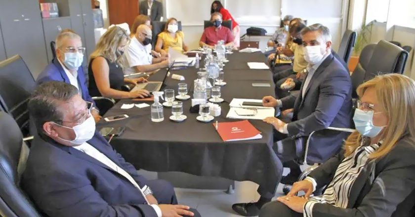 San Juan da la nota, aumenta los sueldos estatales en un 11% y confirma un incremento total del 69%