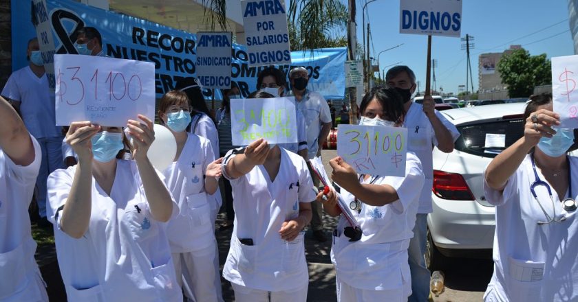 «En este día de las y los médicos: seguiremos luchando por desterrar la precarización laboral de la profesión médica»