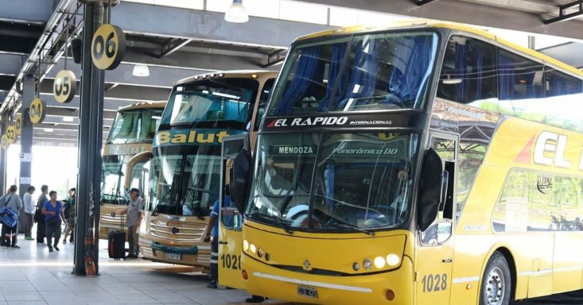 Para sostener la actividad y pagar los salarios de los choferes, el Gobierno autorizó un nuevo subsidio al transporte de larga distancia