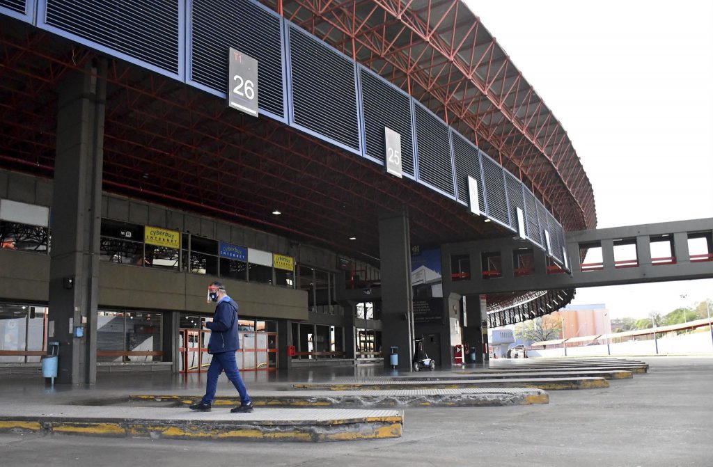 Para sostener la actividad y pagar los salarios de los choferes, el Gobierno autorizó un nuevo subsidio al transporte de larga distancia