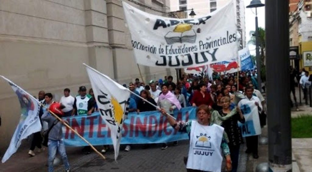 Estatales jujeños le reclaman a Morales rediscutir los aumentos salariales y el pago de un nuevo bono de 8 mil pesos