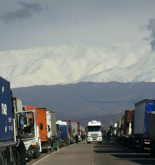La frontera con Chile que tiene 3 mil camioneros varados