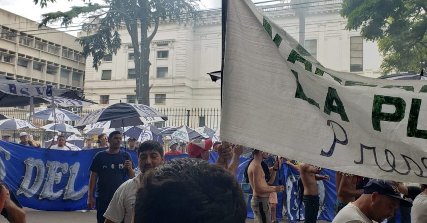 Trabajadores de la actividad hípica pidieron la intervención de Kicillof en el conflicto del Hipódromo de La Plata