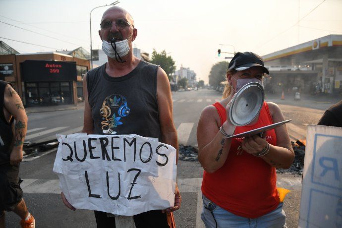 Convocada por una decena organizaciones gremiales, jornada de protesta contra Edesur y Edenor en reclamo por las deficiencias en el servicio de energía
