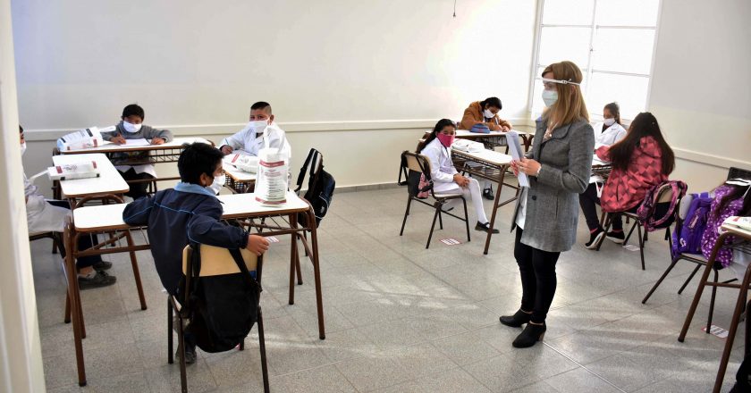 En plena explosión de contagios, los docentes piden acelerar las charlas con el Gobierno para garantizar el inicio de clases