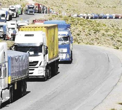 Moyano se reunió con Moroni y pedirán la intervención de Alberto por los 3.000 camioneros varados por Chile: «Es una situación de Estado»
