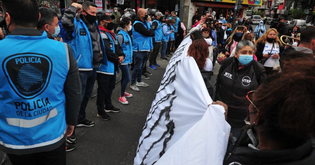 Manteros y vendedores ambulantes de Once reclaman regularización de la actividad con festival y Reyes Magos: