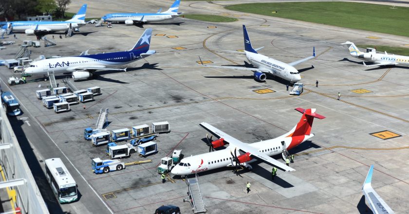 Los controladores aéreos retoman las protestas que ya provocaron la reprogramación de casi 190 vuelos