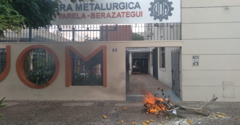 A un mes de la elección en la UOM Quilmes, trabajadores de Gri Calviño le tomaron la sede al «Barba» Gutiérrez y lo acusan de pactar con la empresa