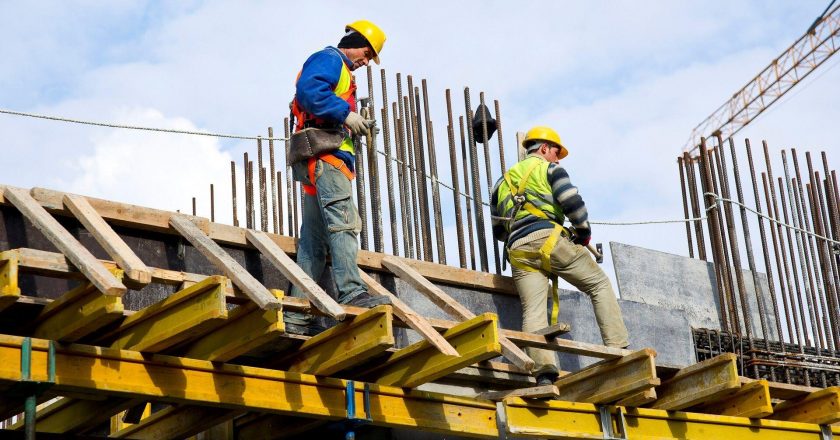 La construcción ya suma 14 meses consecutivos de crecimiento y emplea 40 mil trabajadores más que en la prepandemia