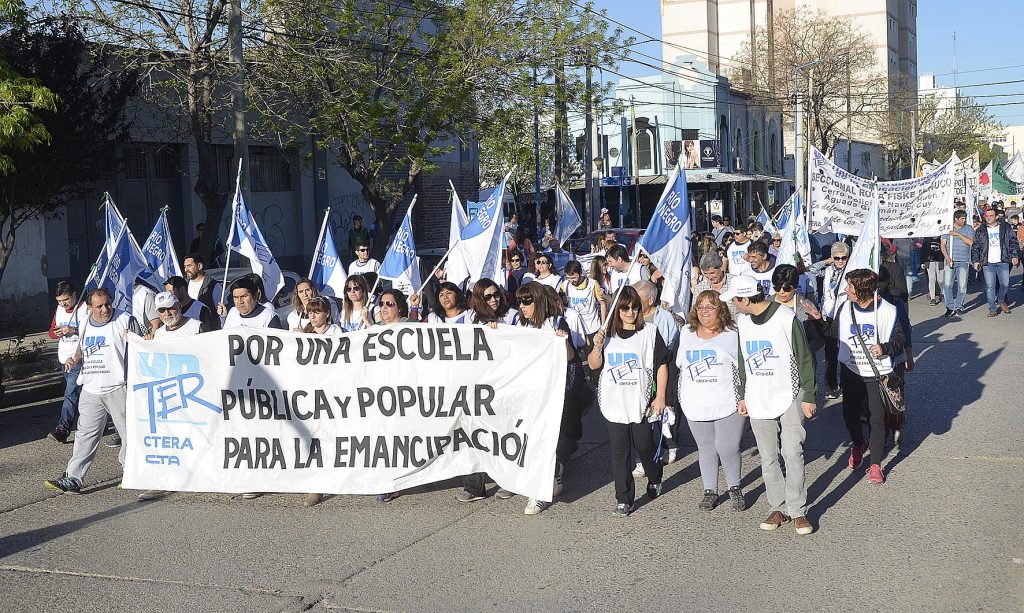 Los docentes rionegrinos anunciaron paro de 48 horas y la semana del inicio del ciclo lectivo tendrá un sólo día de clases