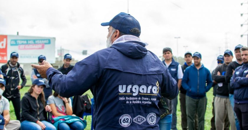 Tras la huelga de ayer, reunión clave por el bono para los recibidores de granos que amenazan con paralizar un sector estratégico para el ingreso de divisas