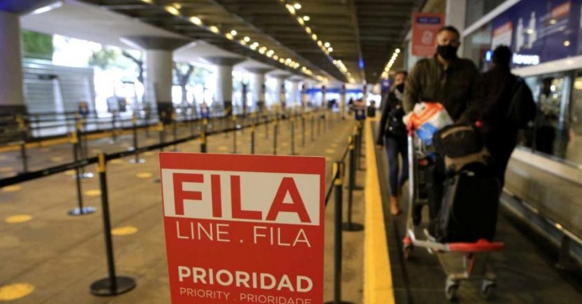 Arrancó el paro de controladores aéreos y ya hay 101 vuelos reprogramados: «No vamos a cambiar seguridad por plata»