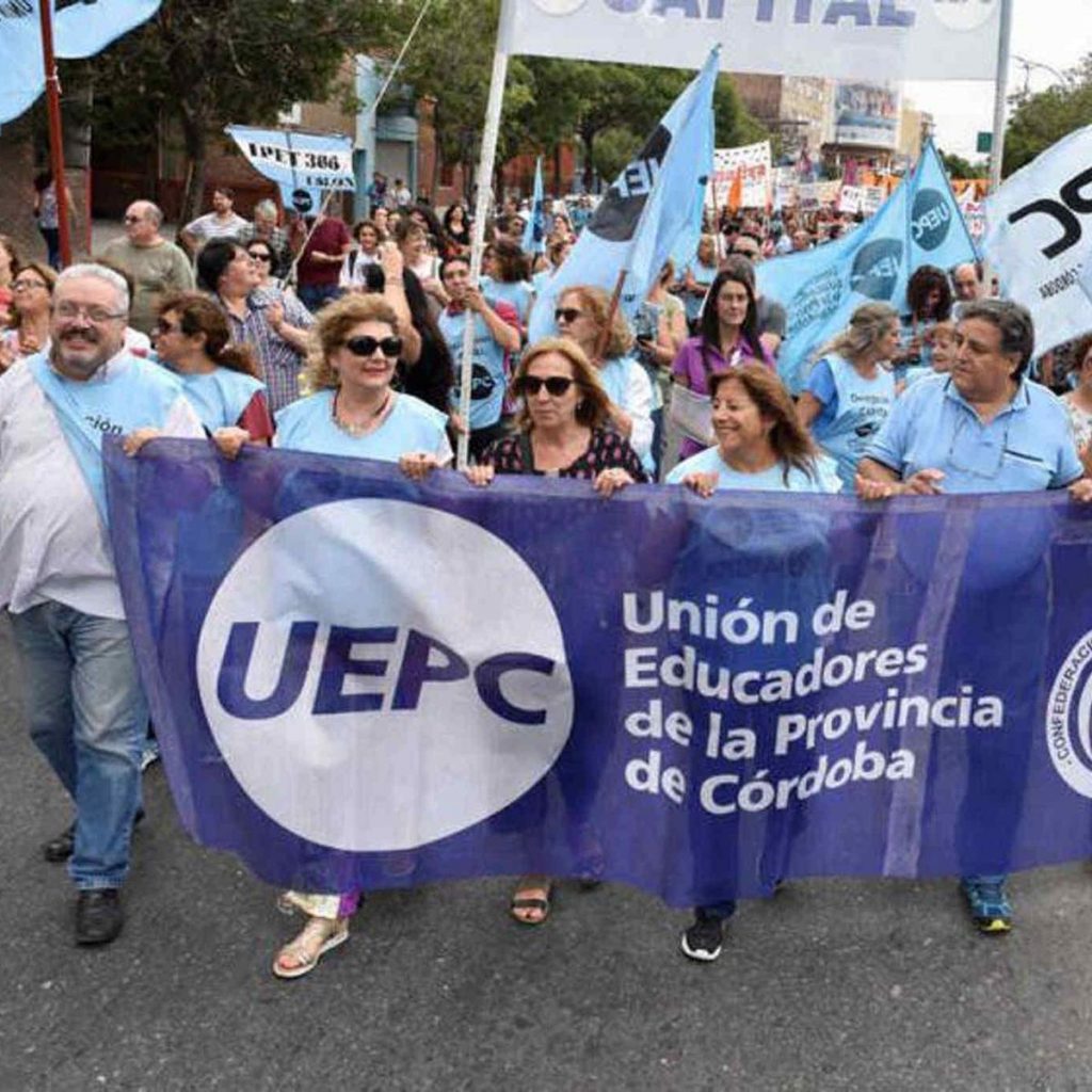 Los docentes cordobeses dan la nota y piden un 60% de aumento salarial y paritarias con revisión