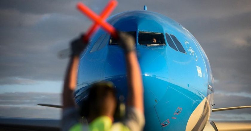 Sindicatos aeronáuticos preparan un paro para el próximo miércoles en Aerolíneas Argentinas e Intercargo por reclamos salariales