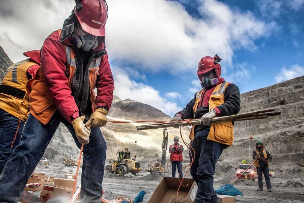 Tras el conflicto, mineros y cementeras cerraron paritaria del año con una mejora total del 48%