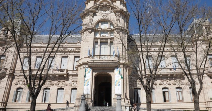 Los municipales de Bahía Blanca acordaron un aumento salarial del 46,3% con revisión en noviembre