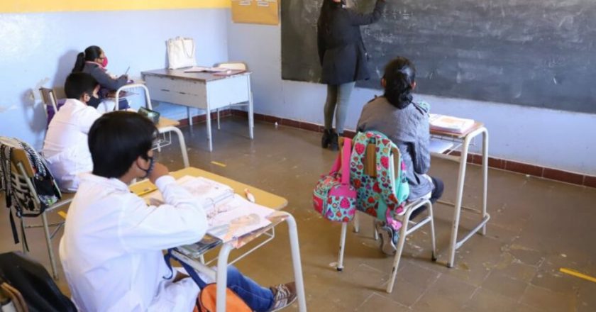 Acuerdan un aumento del 45% hasta septiembre para los docentes salteños y garantizan un inicio de ciclo lectivo sin huelgas