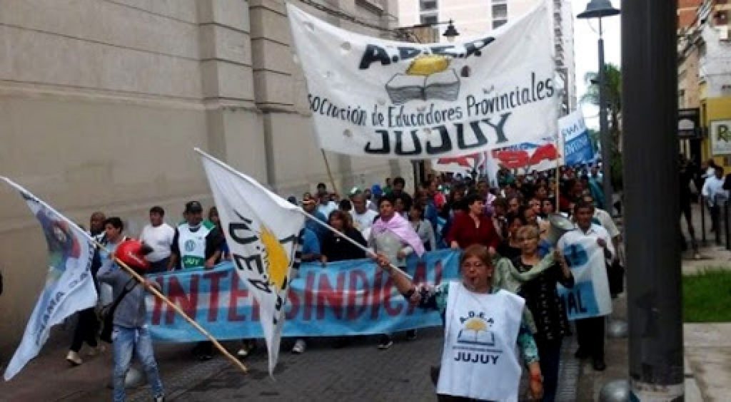 Los estatales jujeños salen el viernes a las calles para denunciar que el año pasado perdieron por 15 puntos la carrera contra la inflación y reclamar paritarias