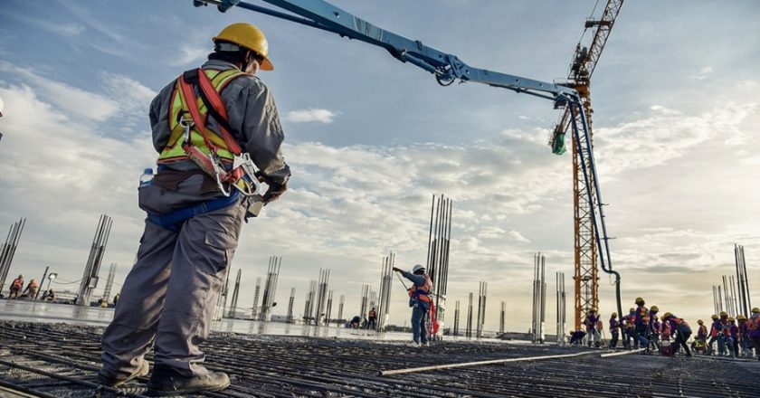 Traccionadas por la industria y la construcción, las provincias lideraron el alza del empleo registrado