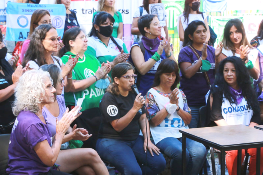 Conferencia de prensa con mujeres sindicalistas de la CTA-A, la CTA-T, la CGT, la Corriente Federal, la UTEP, SiPreBA, la CCC y la CNTE 