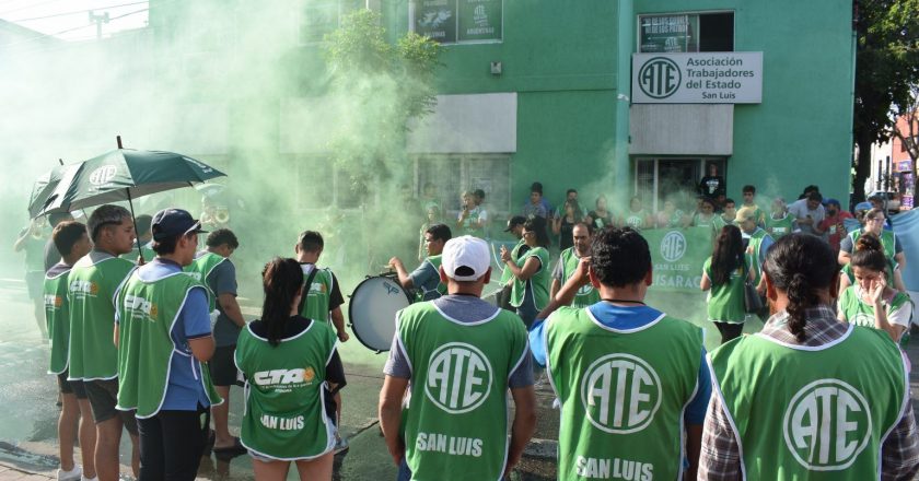 El Gobierno de San Luis anunció aumento del 46% para los estatales y los gremios lo reprochan por «unilateral»