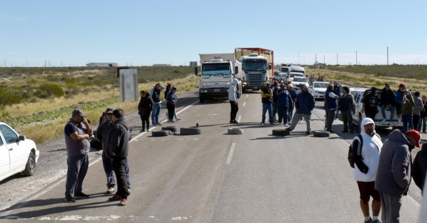 Alimentación impulsó un paro con cortes de ruta y empresas dicen que las perjudicaron cuando eran ajenas al conflicto y sostenían un acuerdo de abastecimiento