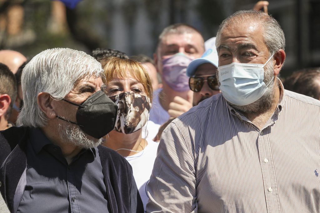 Los líderes sindicales Héctor Daer y Hugo Moyano durante el acto por el Día de la Lealtad