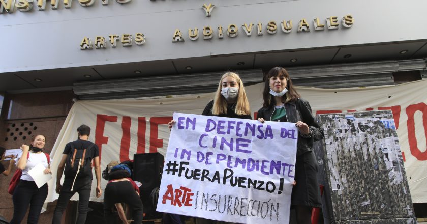 Tras una protesta de trabajadores que terminó con represión y detenidos, el ministro Bauer anunció «cambios» en el Incaa