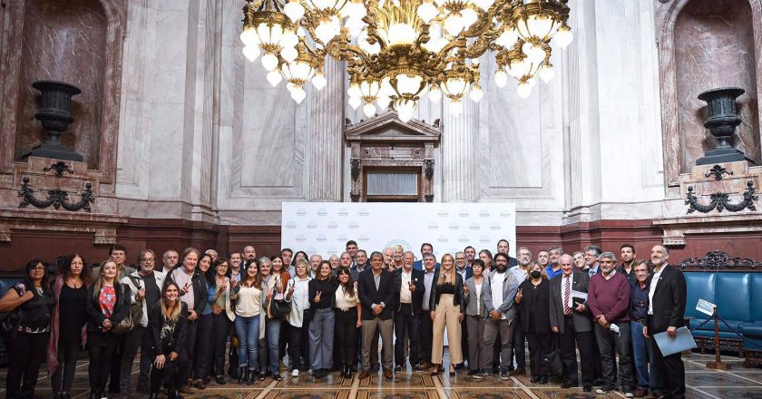 Sin los Gordos, el arco sindical prometió «militar» el proyecto para que la deuda la paguen los que la fugaron y avisaron: «Acá estamos los mismos que peleamos los 4 años de macrismo»