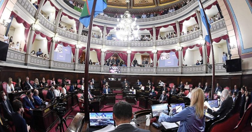 El Senado bonaerense aprobó la Ley de emergencia económica para empresas recuperadas y le suspende los desalojos y cortes de servicios