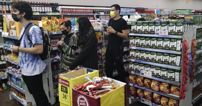La inflación de los trabajadores marcó 5,6% en abril y alcanzó el 57,1% para los últimos 12 meses, la más alta desde 1991