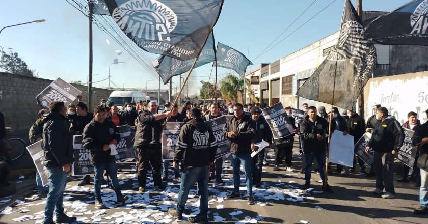 Con la actividad automotriz al borde de la parálisis, el Gobierno adelanta para el lunes la revisión paritaria de los trabajadores de neumáticos