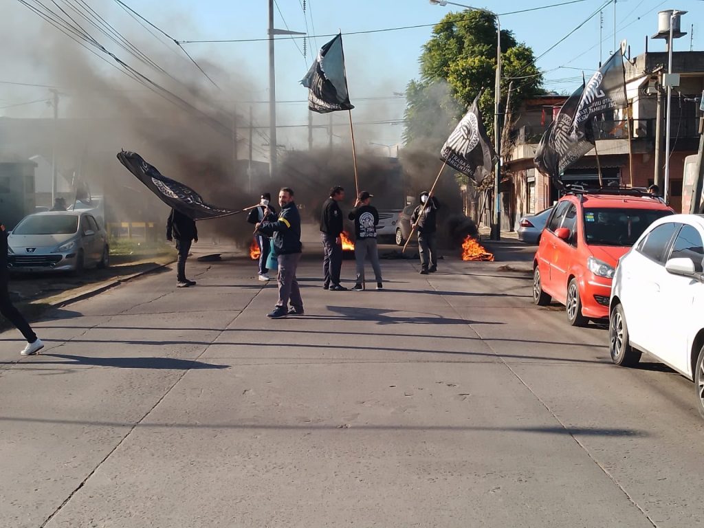 Con la actividad automotriz al borde de la parálisis, el Gobierno adelanta para el lunes la revisión paritaria de los trabajadores de neumáticos