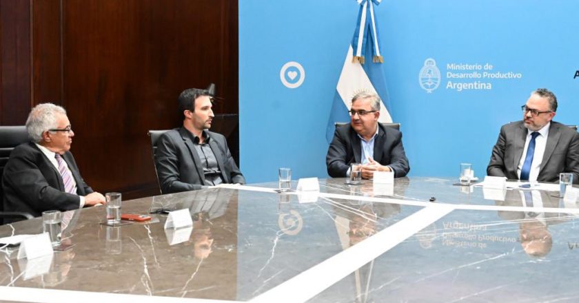 Anuncian la radicación en Catamarca de cuatro fábricas textiles y la creación de 400 nuevos empleos