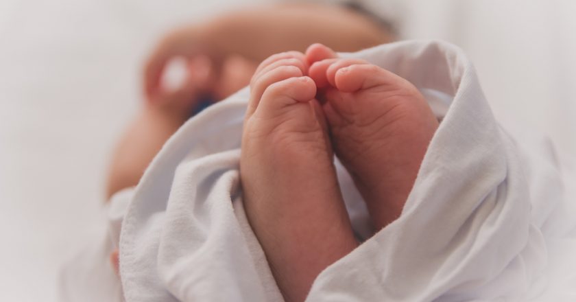 Los detalles del proyecto del gobierno para las nuevas licencias familiares por maternidad y paternidad