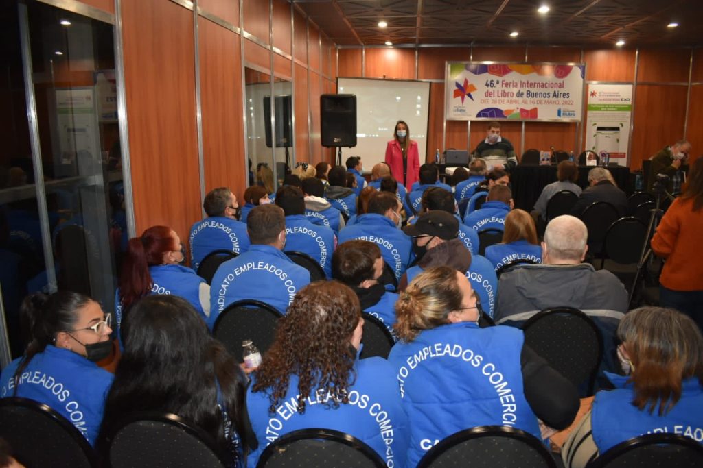 La Juventud de Comercio presentó un libro sobre el Papa Francisco en la Feria del Libro de Buenos Aires