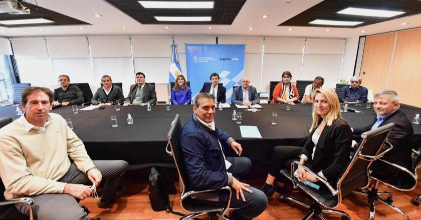 #ArdenLasParitarias Ferroviarios firman un aumento salarial del 46% por un semestre