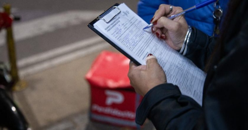 Con un mega operativo en 24 municipios, Kicillof salió a controlar la registración laboral de trabajadores de delivery y le manda un mensaje a la Nación