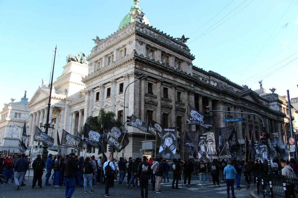 Fracasó la paritaria del neumático y el SUTNA lanza un paro total de actividades en todas las plantas en busca de perforar el techo salarial