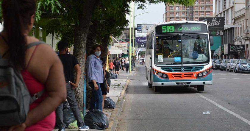 #HayBondis Tras llegar a un acuerdo con las cámaras, la UTA suspendió el paro en el interior del país