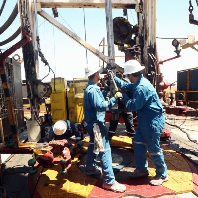Pymes petroleras en alerta por la apertura importadora: el 16% despidió personal y el 44% frenó contrataciones