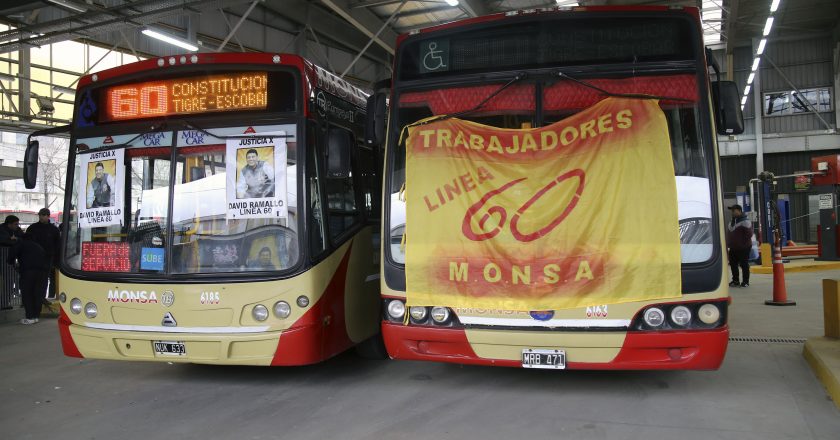 A horas de la nueva discusión paritaria, choferes de la línea de colectivos 60 meten presión y protestan con corte parcial en la Panamericana