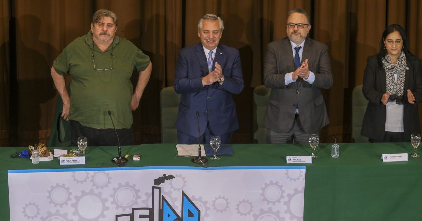 Alberto Fernández en SMATA: «Para nosotros el trabajo, asociado al capital, es progreso»