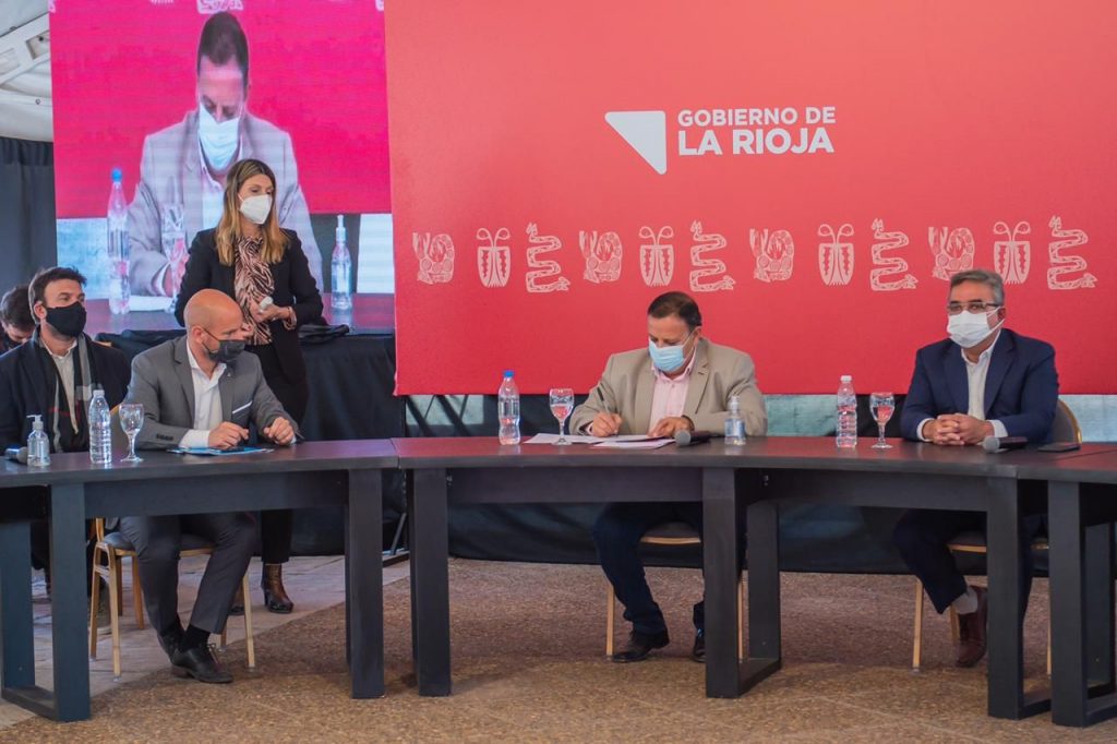 En medio del debate sobre los planes, en La Rioja capacitan a beneficiarios del programa Potenciar Trabajo para insertarlos en la industria local